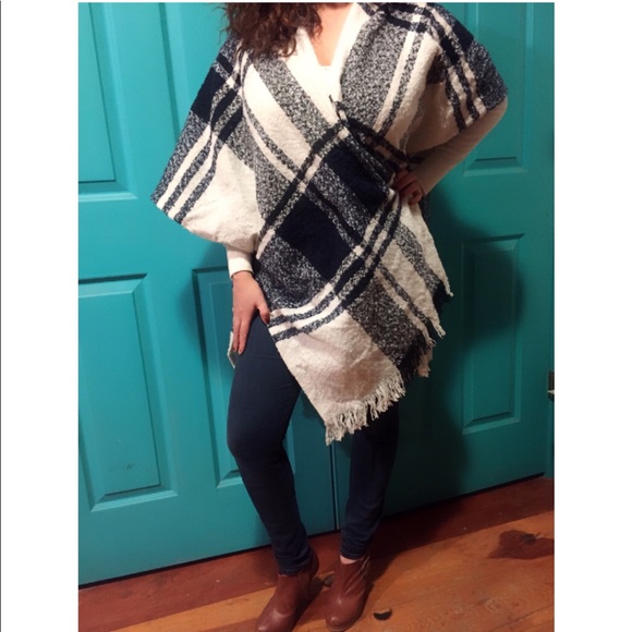 Forever 21 Pancho - Picture 4 of 5